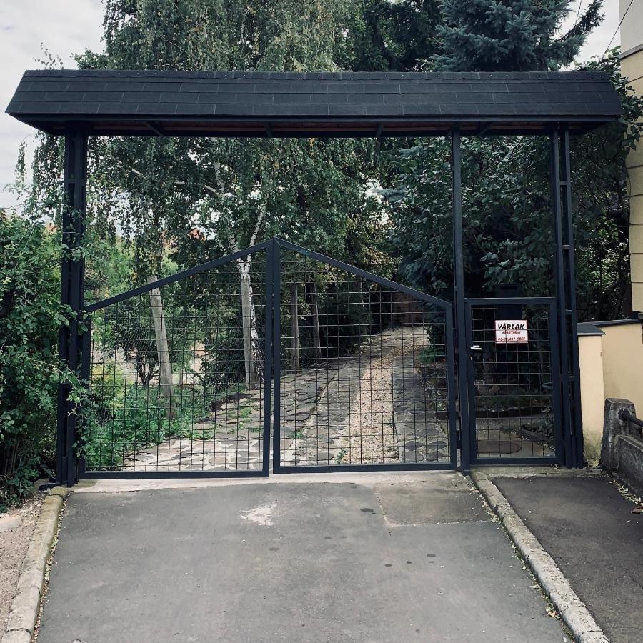 Var-Lak Apartman Eger Zewnętrze zdjęcie